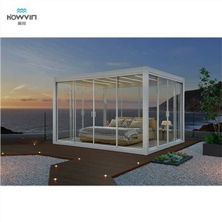 छत के साथ बड़ा बगीचा पेर्गोला